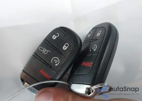 2015 Jeep Grand Cherokee Overland z USA, uszkodzony, nr VIN 1C4RJFCG0FC806900